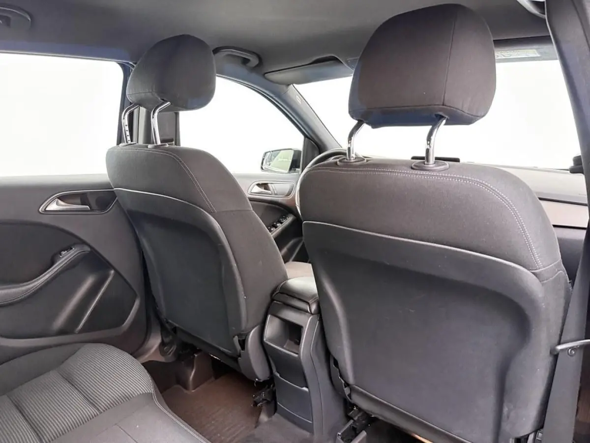 180 Bns+ Automaat Nav/Camera/Stoelverw./Led /Comfort.Stoelen/Donkere.Hemel/Keyless