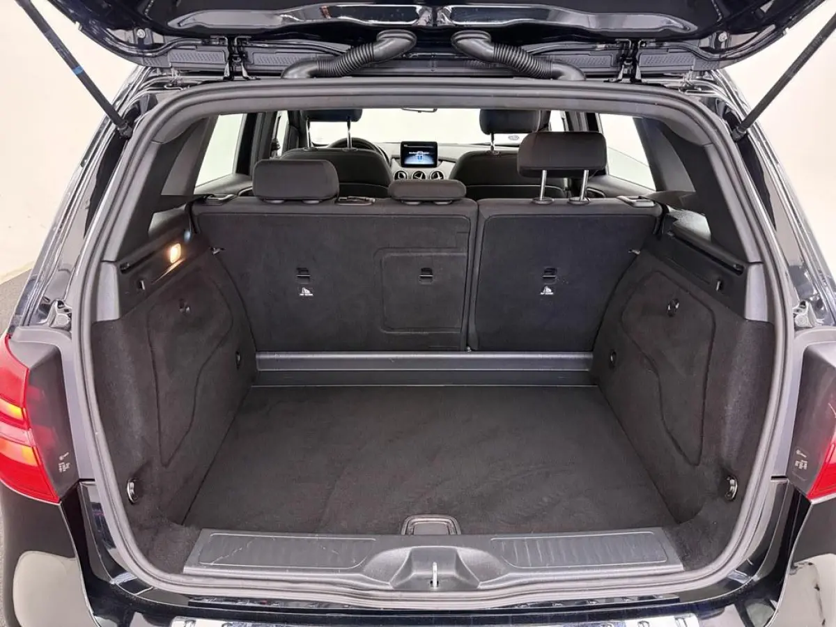 180 Bns+ Automaat Nav/Camera/Stoelverw./Led /Comfort.Stoelen/Donkere.Hemel/Keyless