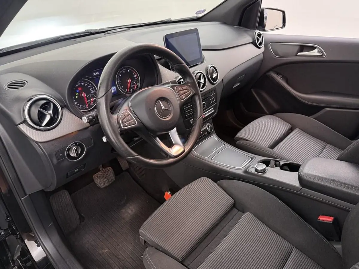 180 Bns+ Automaat Nav/Camera/Stoelverw./Led /Comfort.Stoelen/Donkere.Hemel/Keyless