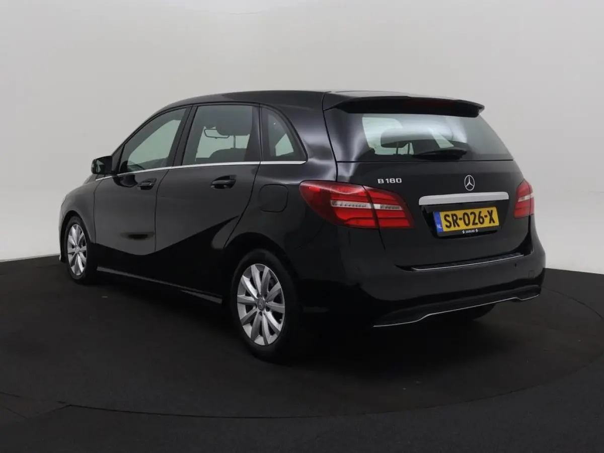 180 Bns+ Automaat Nav/Camera/Stoelverw./Led /Comfort.Stoelen/Donkere.Hemel/Keyless