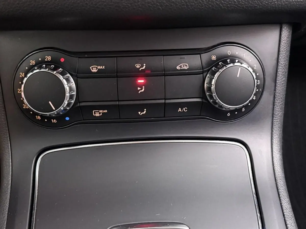 180 Bns+ Automaat Nav/Camera/Stoelverw./Led /Comfort.Stoelen/Donkere.Hemel/Keyless