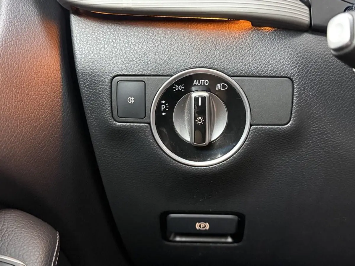 180 Bns+ Automaat Nav/Camera/Stoelverw./Led /Comfort.Stoelen/Donkere.Hemel/Keyless