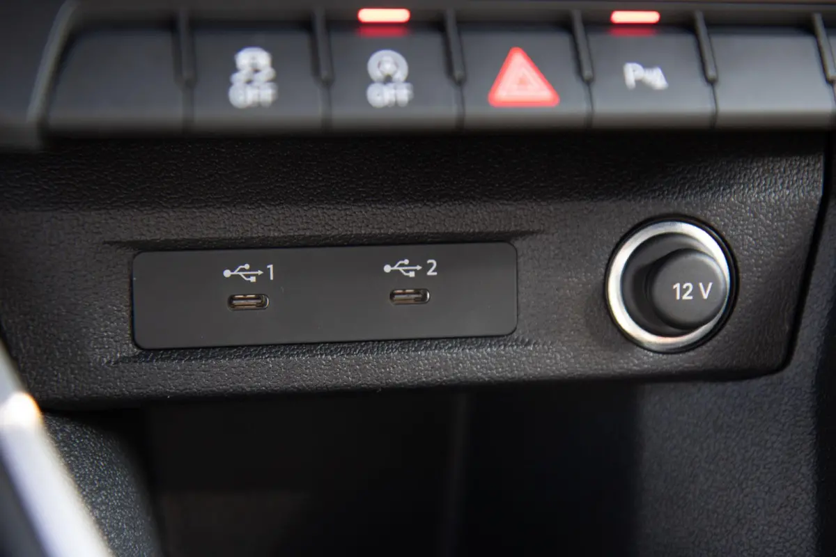 35 TFSI 150pk S-tronic S edition | Stoelverwarming | Parkeersensoren | 17" Velgen