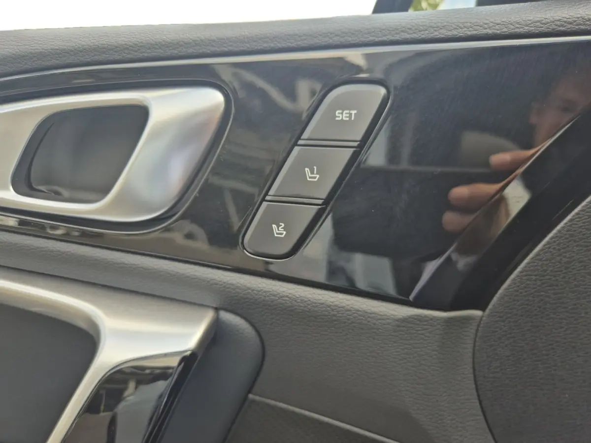PHEV Executiveline | Cruise Control | Climate Control | Camera | Memory Stoelen | Open Dak | Stoelverwarming | Stuurverwarming | Stoelverkoeling | Elektrische Kofferbak |