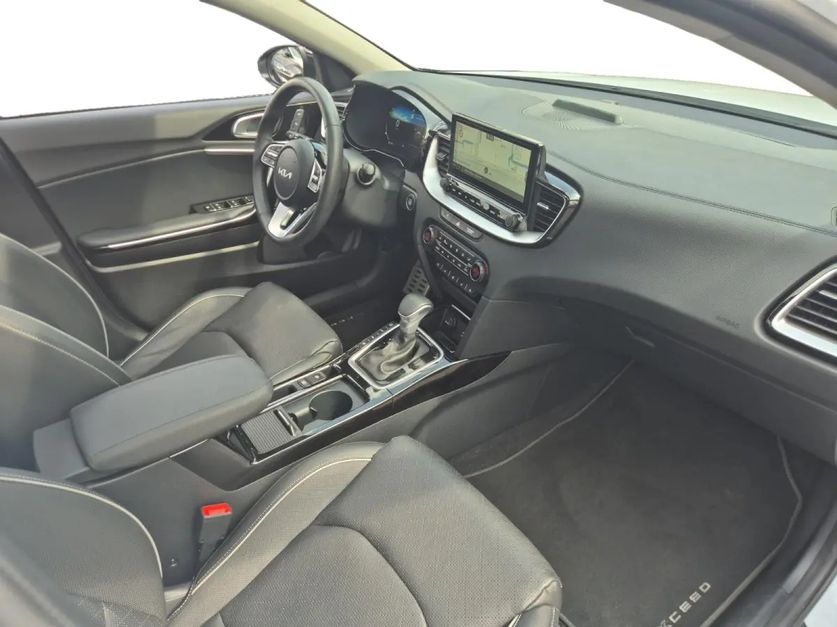 PHEV Executiveline | Cruise Control | Climate Control | Camera | Memory Stoelen | Open Dak | Stoelverwarming | Stuurverwarming | Stoelverkoeling | Elektrische Kofferbak |