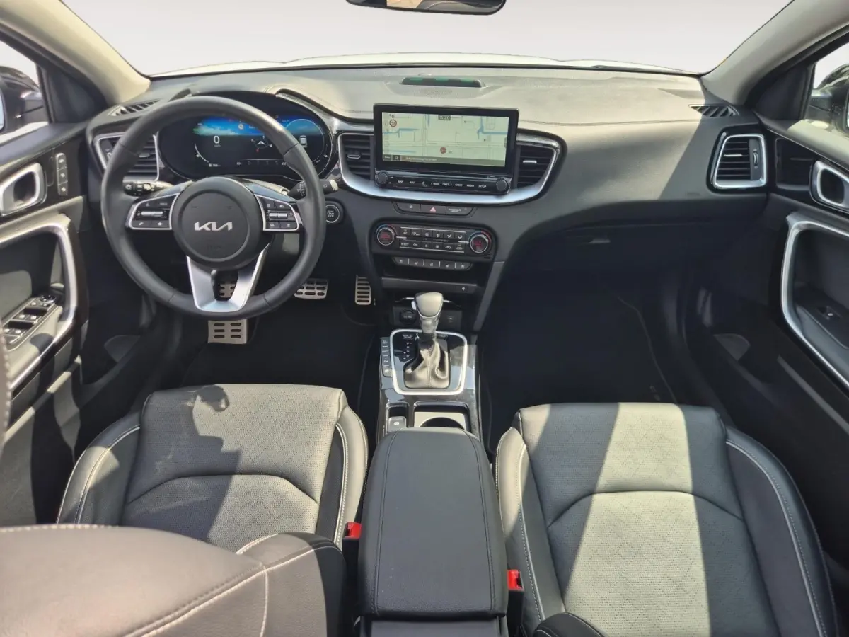 PHEV Executiveline | Cruise Control | Climate Control | Camera | Memory Stoelen | Open Dak | Stoelverwarming | Stuurverwarming | Stoelverkoeling | Elektrische Kofferbak |