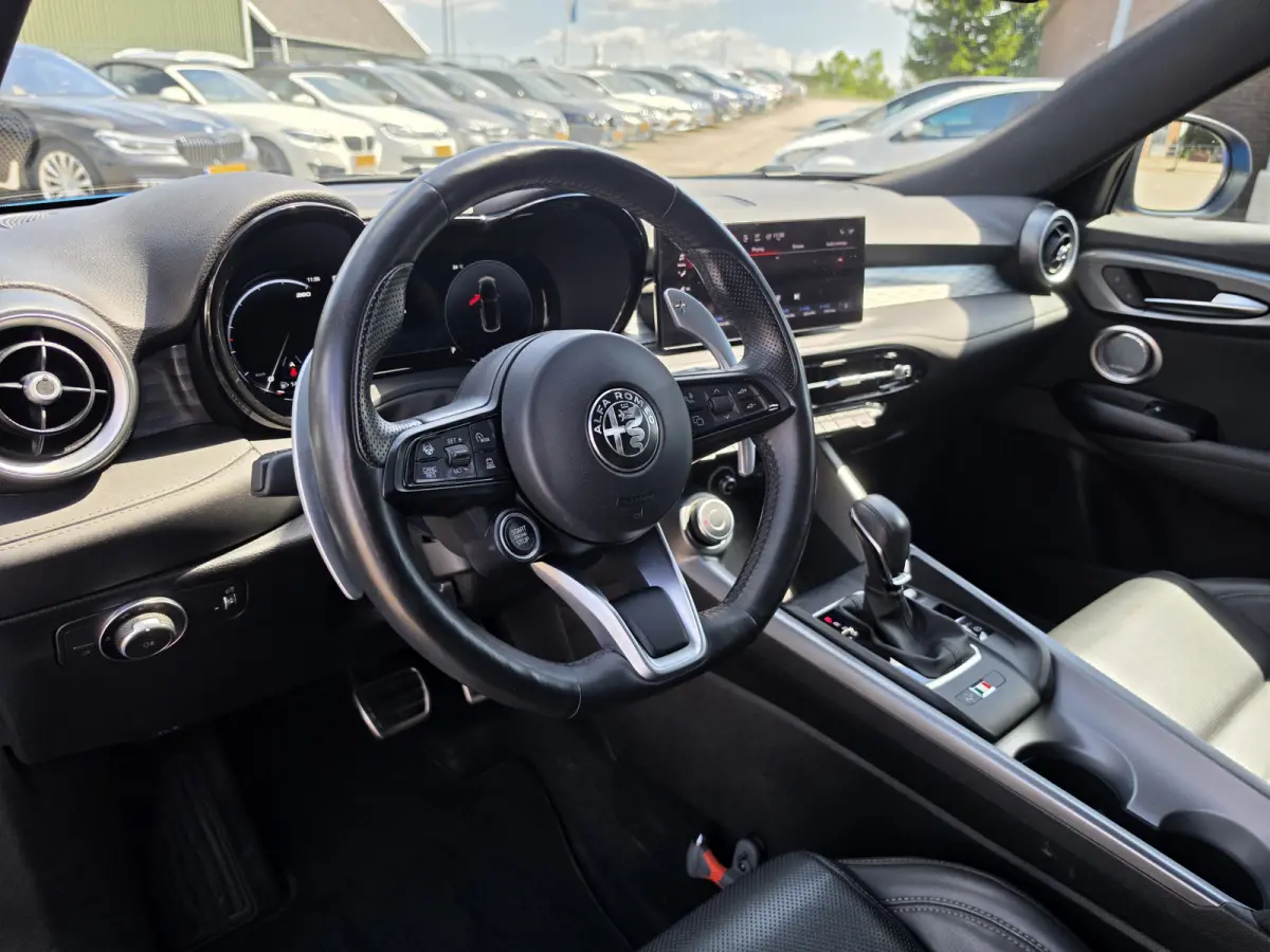 1.5T Hybrid Edizione Speciale | NL-auto | Apple Carplay/Android | Leder | Harman Kardon | Stoelventilatie | Winter pack |