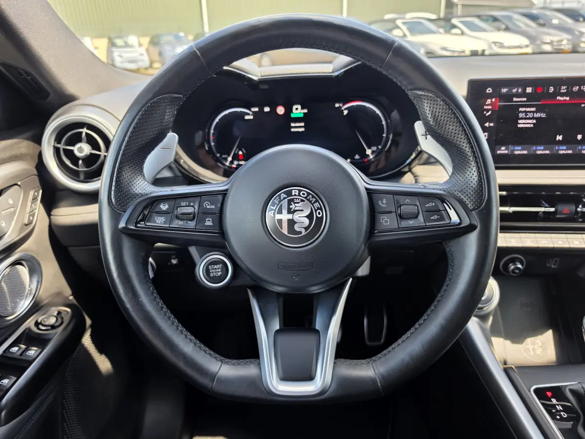 1.5T Hybrid Edizione Speciale | NL-auto | Apple Carplay/Android | Leder | Harman Kardon | Stoelventilatie | Winter pack |