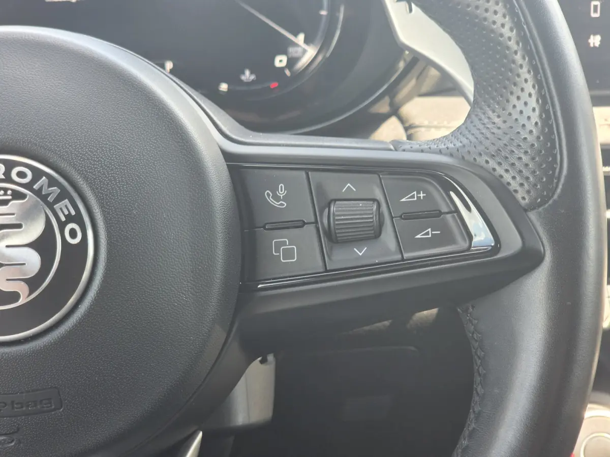 1.5T Hybrid Edizione Speciale | NL-auto | Apple Carplay/Android | Leder | Harman Kardon | Stoelventilatie | Winter pack |