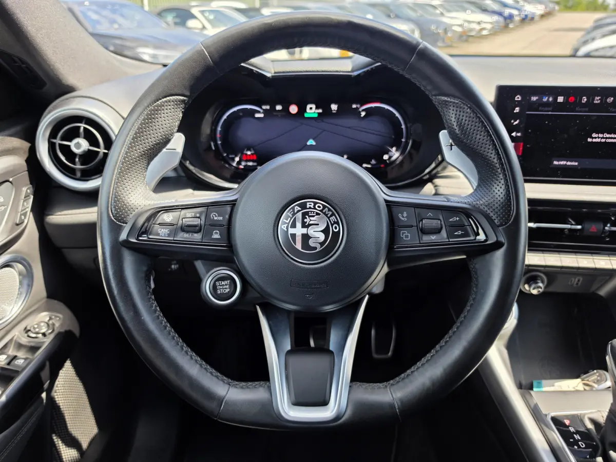 1.5T Hybrid Edizione Speciale | NL-auto | Apple Carplay/Android | Leder | Harman Kardon | Stoelventilatie | Winter pack |