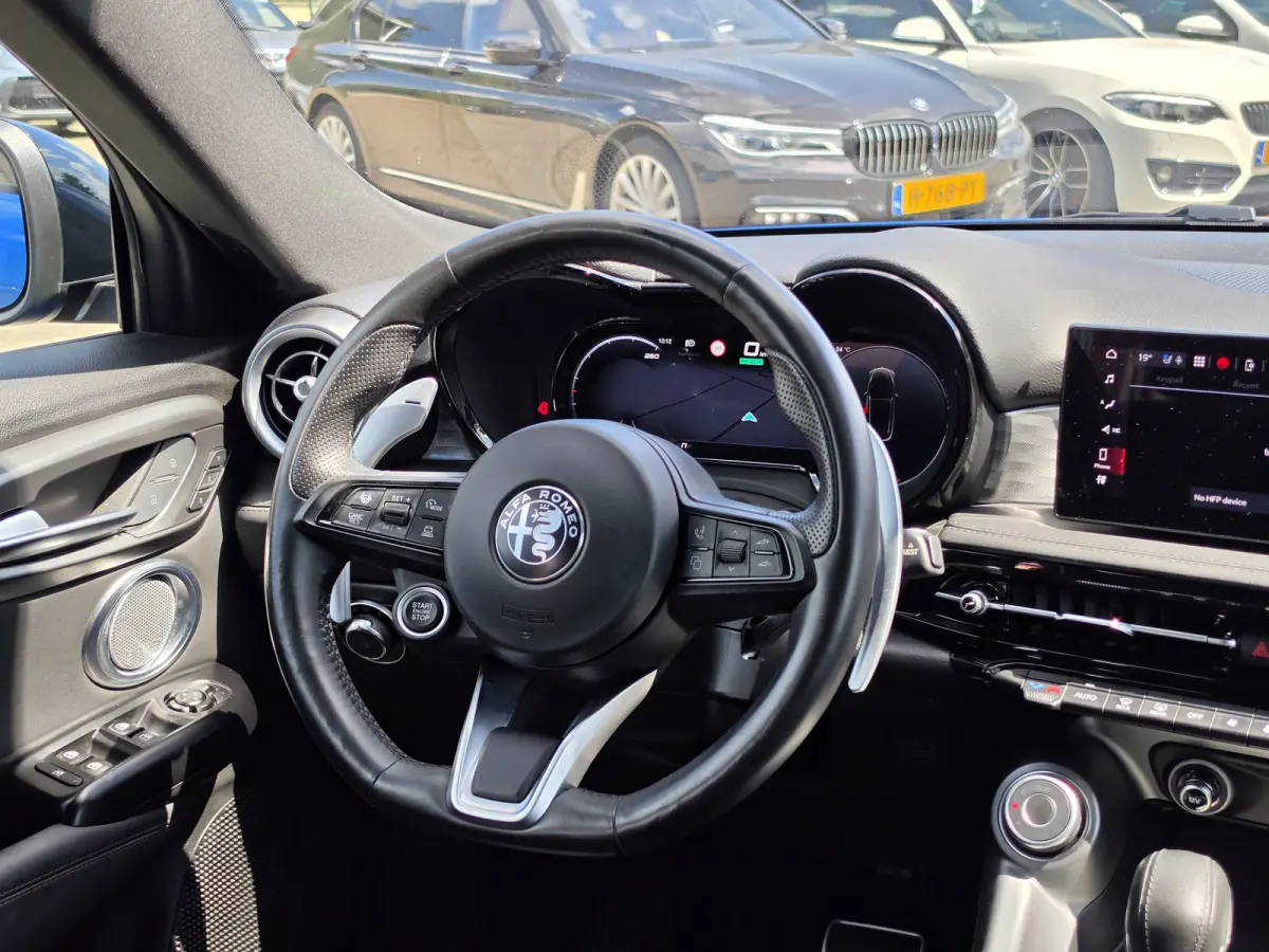 1.5T Hybrid Edizione Speciale | NL-auto | Apple Carplay/Android | Leder | Harman Kardon | Stoelventilatie | Winter pack |