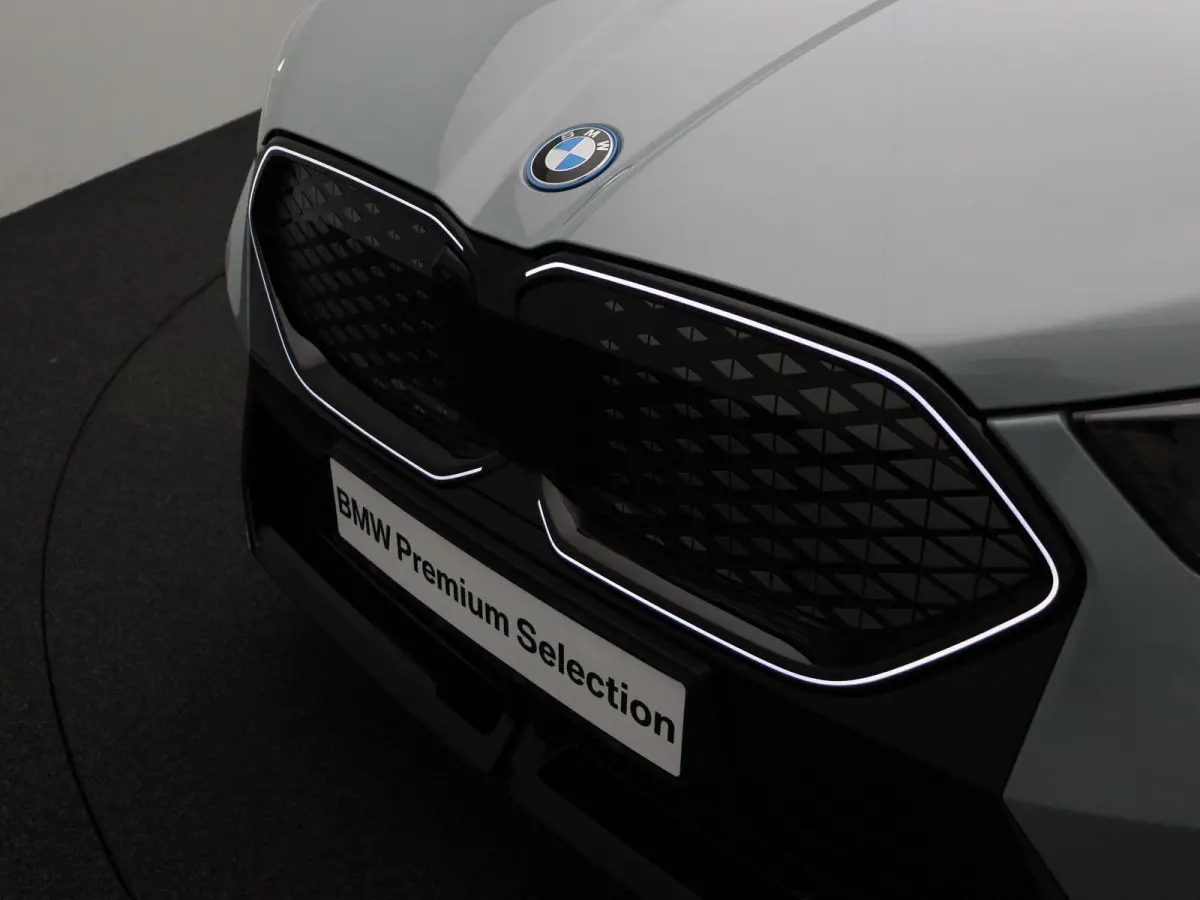 xDrive30 M Sportpakket Pro | Comfort Access | 	Glazen panoramadak | Driving Assistant Plus | Parking Assistant Plus | Elektrisch verwarmde voorstoelen | M Adaptief onderstel | 20''