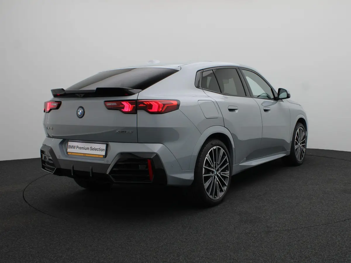 xDrive30 M Sportpakket Pro | Comfort Access | 	Glazen panoramadak | Driving Assistant Plus | Parking Assistant Plus | Elektrisch verwarmde voorstoelen | M Adaptief onderstel | 20''