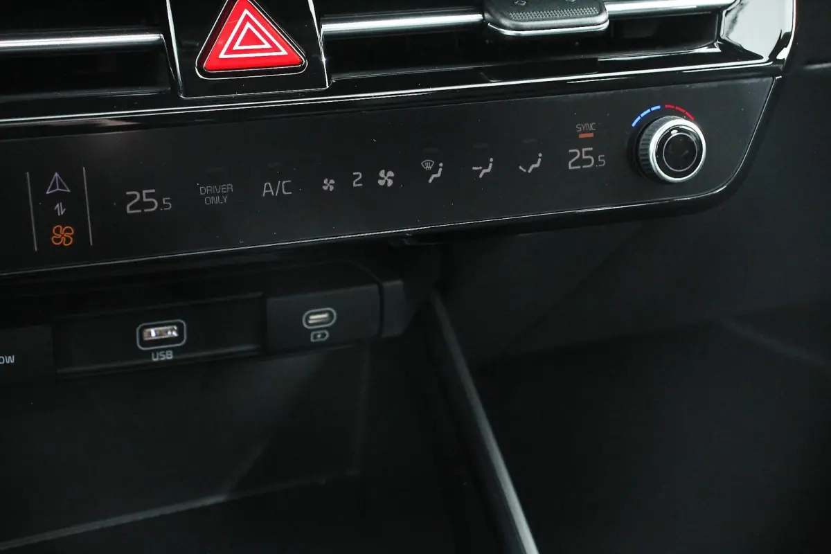 DynamicPlusLine 64.8 kWh Navigatie Half Leder Schuif-kantel dak Electrisch bedienbare achterklep DAB Led Camera Extra Getint Glas Lichtmetalen Velgen