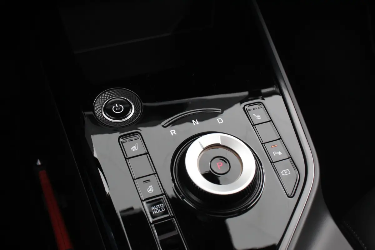 DynamicPlusLine 64.8 kWh Navigatie Half Leder Schuif-kantel dak Electrisch bedienbare achterklep DAB Led Camera Extra Getint Glas Lichtmetalen Velgen