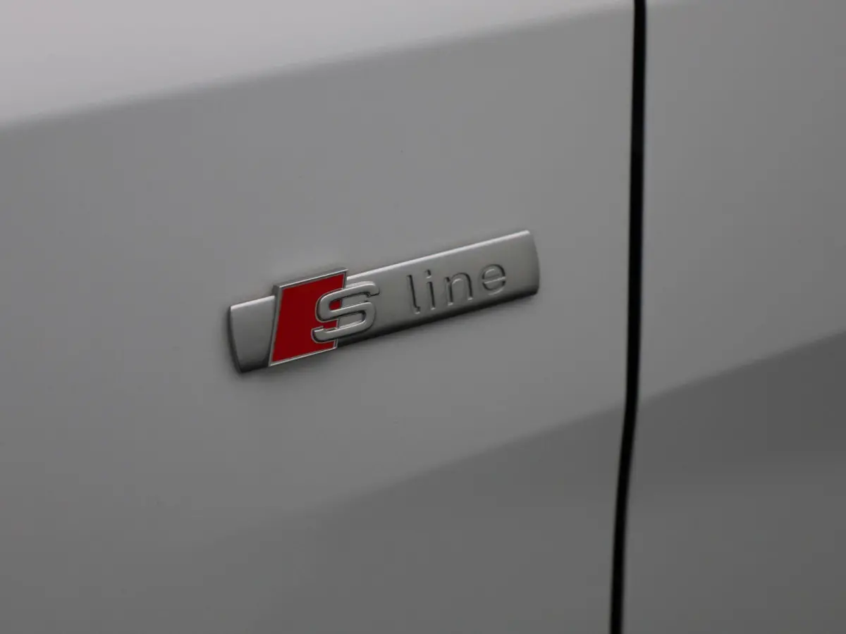 30 TFSI S edition | 18 inch velgen | Automaat | Achteruitrijcamera | Apple carplay / Android auto |
