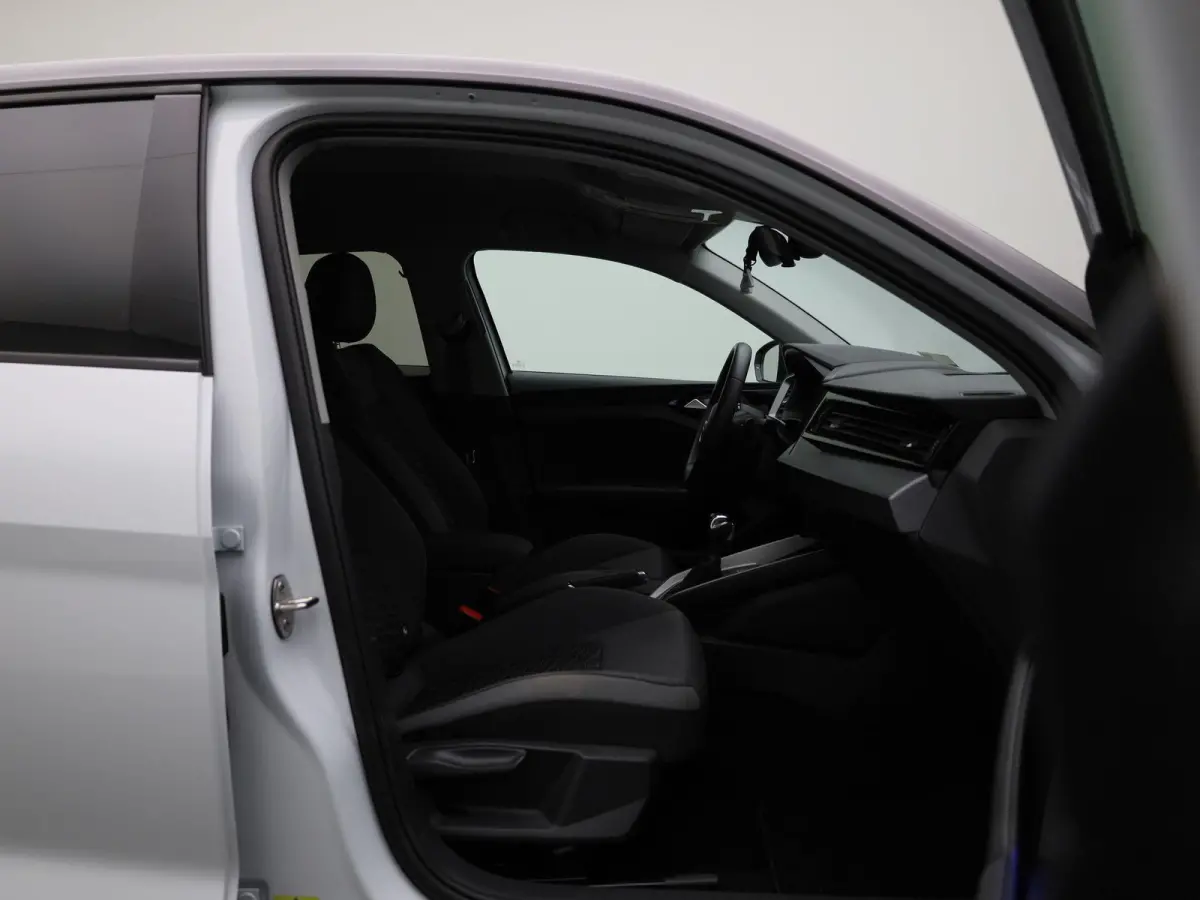 30 TFSI S edition | 18 inch velgen | Automaat | Achteruitrijcamera | Apple carplay / Android auto |
