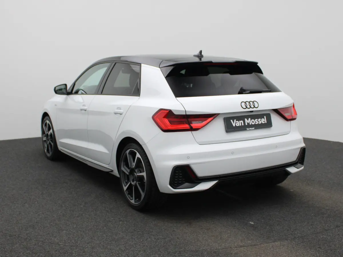 30 TFSI S edition | 18 inch velgen | Automaat | Achteruitrijcamera | Apple carplay / Android auto |