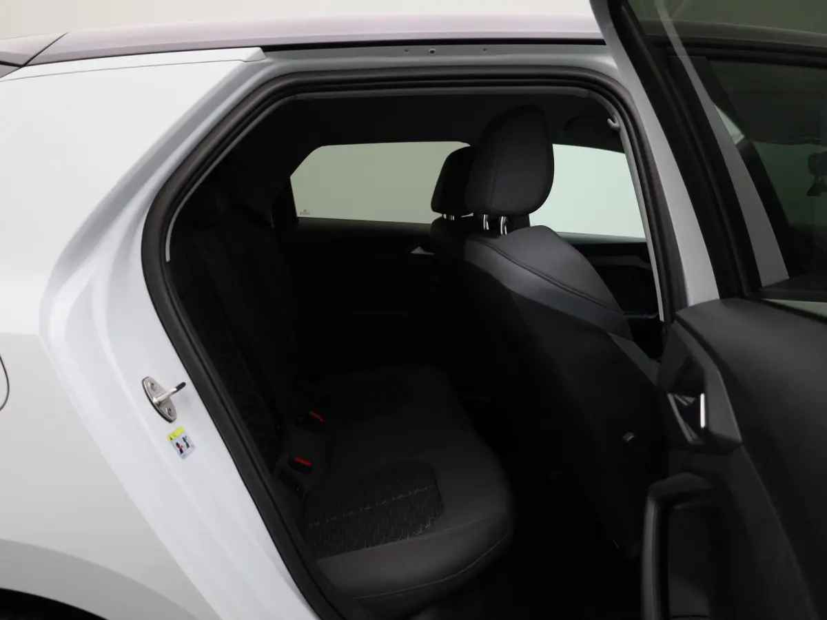 30 TFSI S edition | 18 inch velgen | Automaat | Achteruitrijcamera | Apple carplay / Android auto |