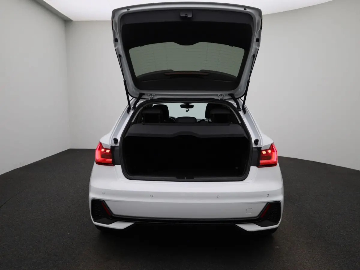 30 TFSI S edition | 18 inch velgen | Automaat | Achteruitrijcamera | Apple carplay / Android auto |