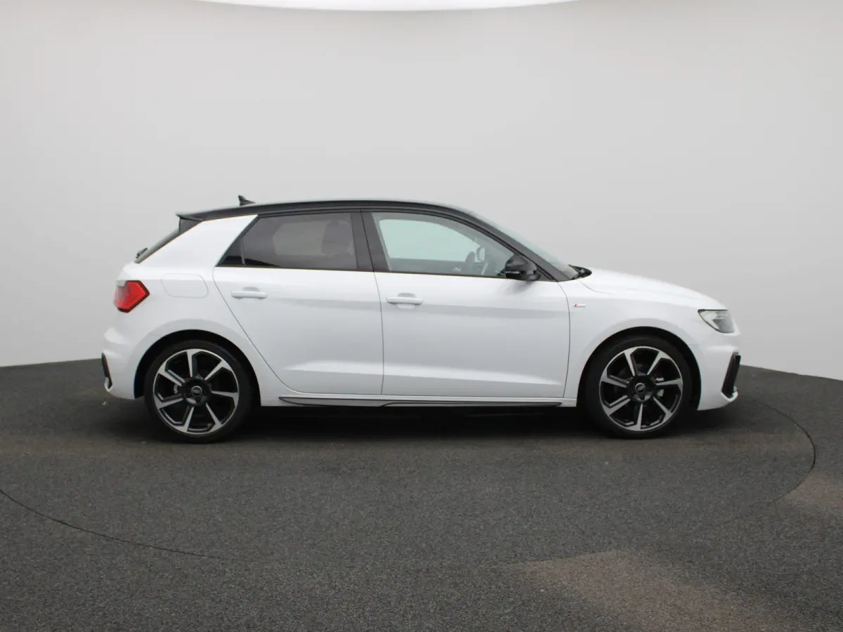 30 TFSI S edition | 18 inch velgen | Automaat | Achteruitrijcamera | Apple carplay / Android auto |