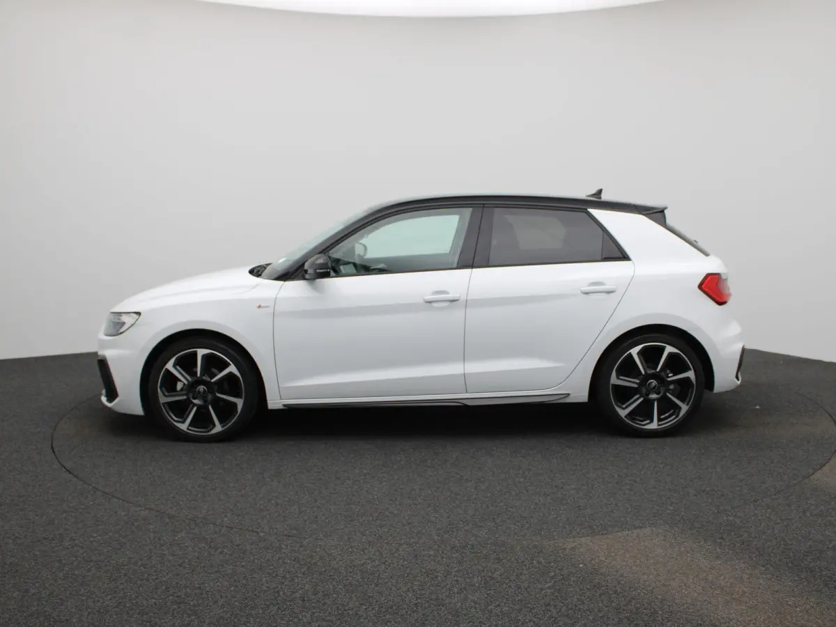 30 TFSI S edition | 18 inch velgen | Automaat | Achteruitrijcamera | Apple carplay / Android auto |