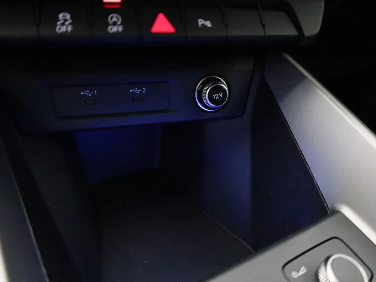 30 TFSI S edition | 18 inch velgen | Automaat | Achteruitrijcamera | Apple carplay / Android auto |