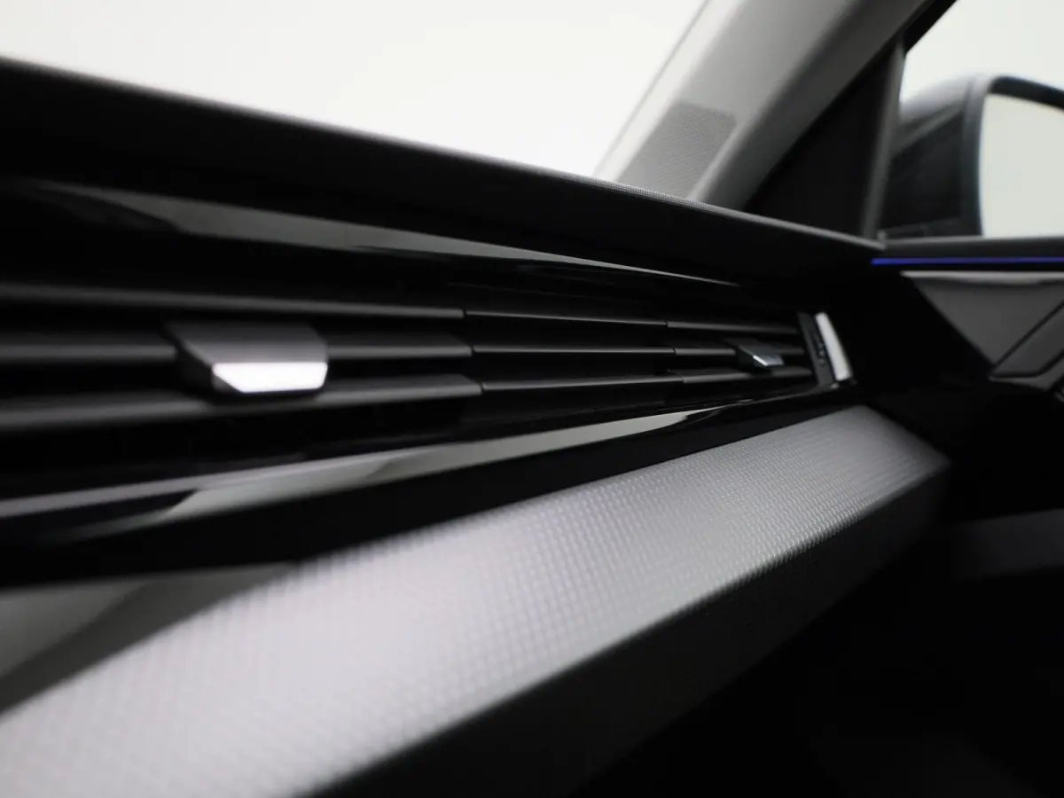 30 TFSI S edition | 18 inch velgen | Automaat | Achteruitrijcamera | Apple carplay / Android auto |