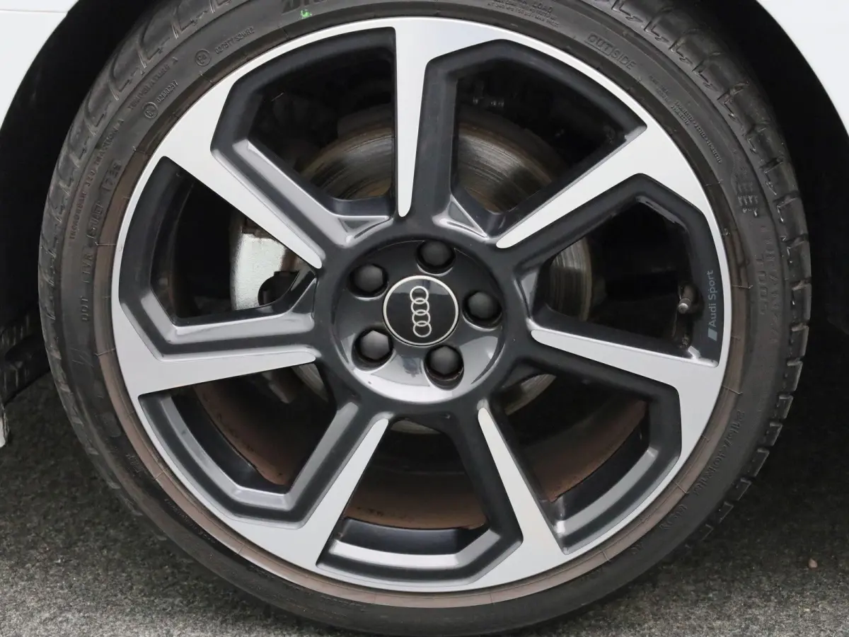30 TFSI S edition | 18 inch velgen | Automaat | Achteruitrijcamera | Apple carplay / Android auto |