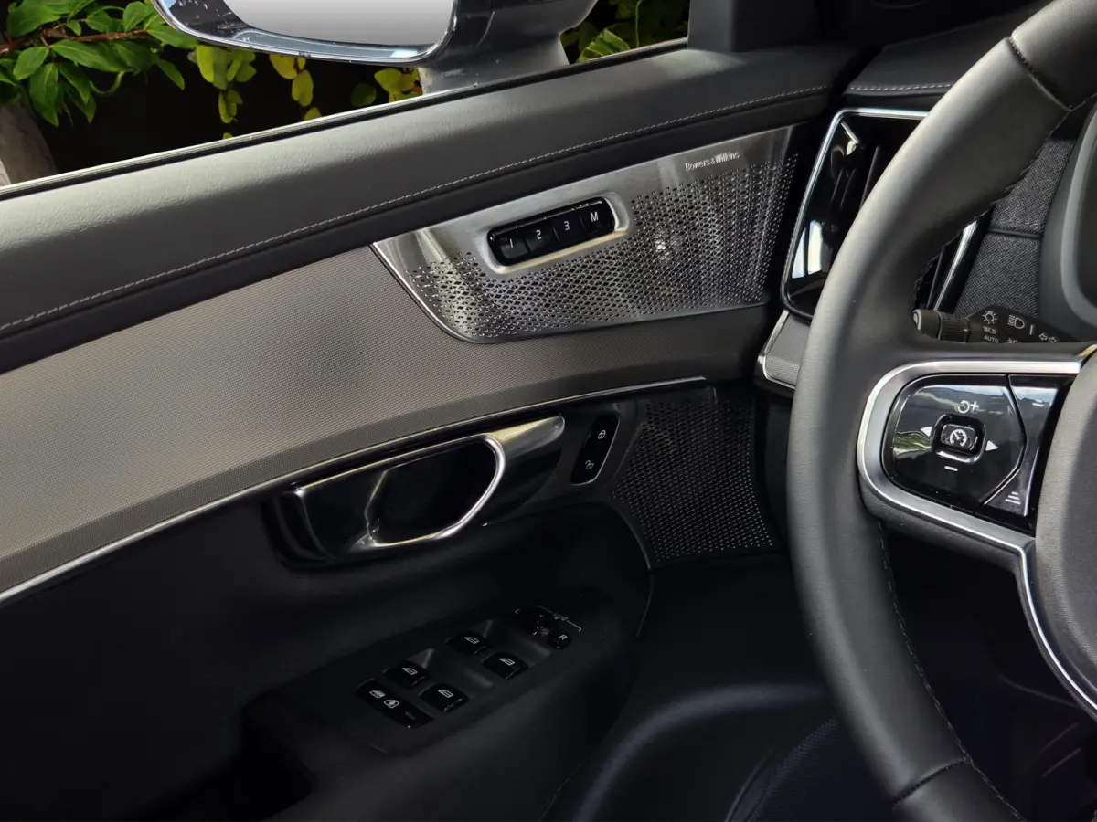 2.0 T8 Plug-in hybrid AWD Ultra Bright Exec. Ed. | Luchtvering | Bowers&Wilkins | Massage/ventilatie | 22" Velgen