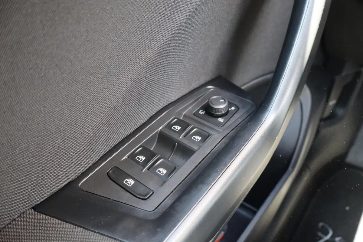 1.0 TSI 110pk Life | Achteruitrijcamera | Digitaal Info Display | App Connect