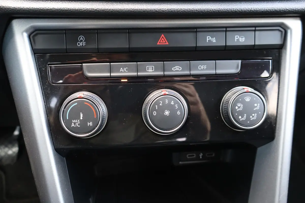 1.0 TSI 110pk Life | Achteruitrijcamera | Digitaal Info Display | App Connect