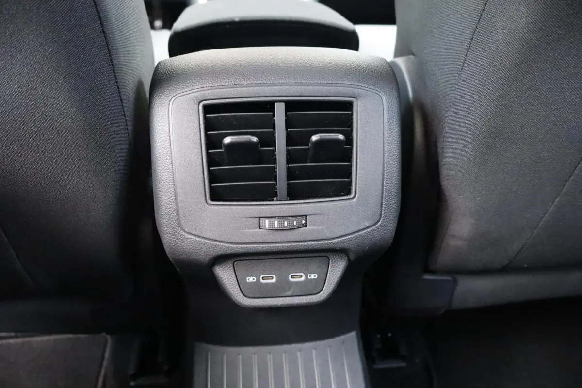 1.0 TSI 110pk Life | Achteruitrijcamera | Digitaal Info Display | App Connect