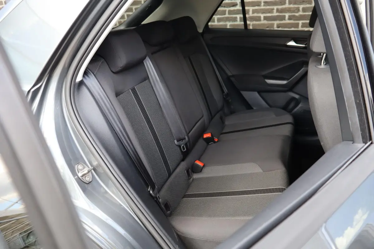 1.0 TSI 110pk Life | Achteruitrijcamera | Digitaal Info Display | App Connect