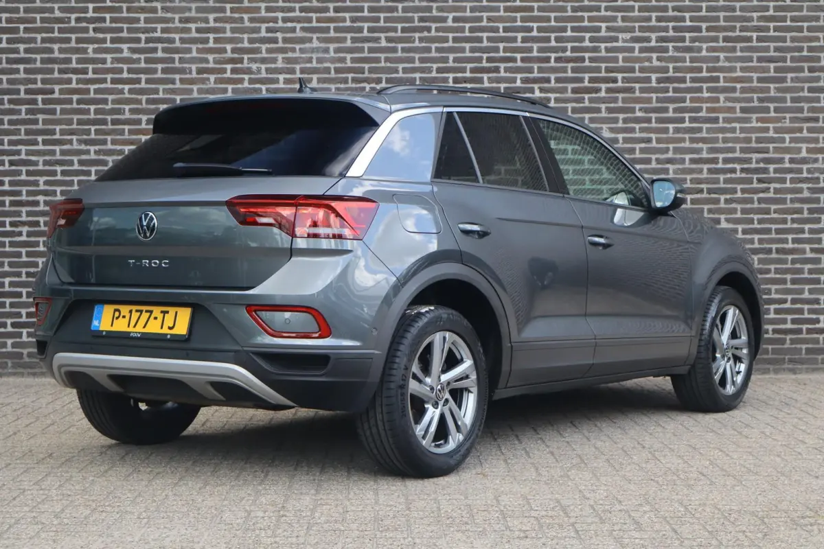 1.0 TSI 110pk Life | Achteruitrijcamera | Digitaal Info Display | App Connect