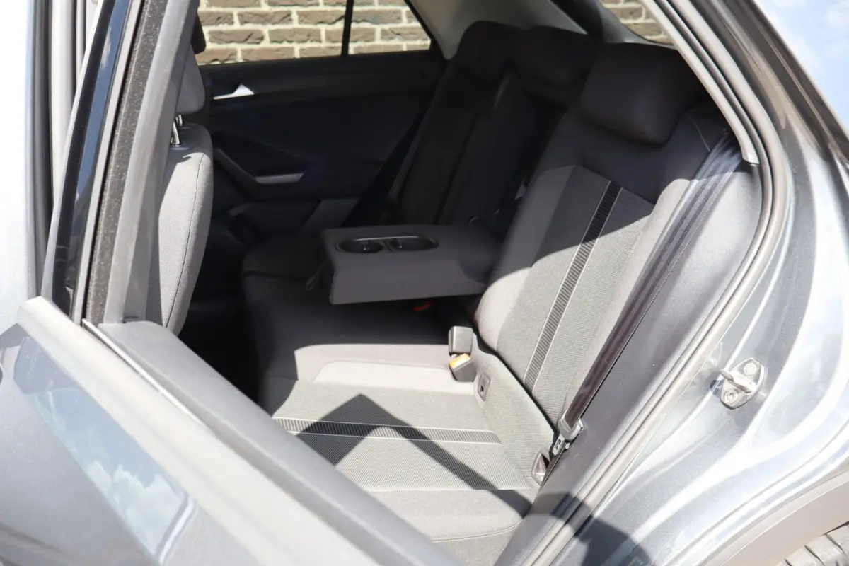 1.0 TSI 110pk Life | Achteruitrijcamera | Digitaal Info Display | App Connect