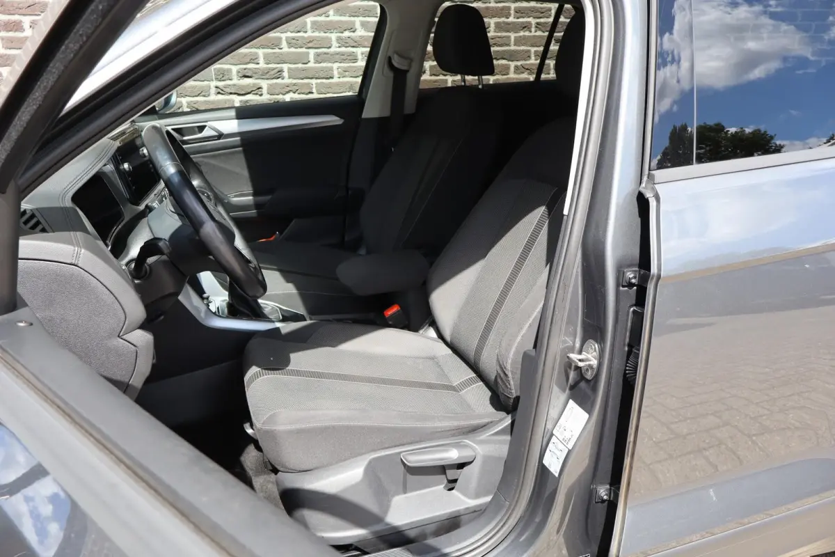 1.0 TSI 110pk Life | Achteruitrijcamera | Digitaal Info Display | App Connect
