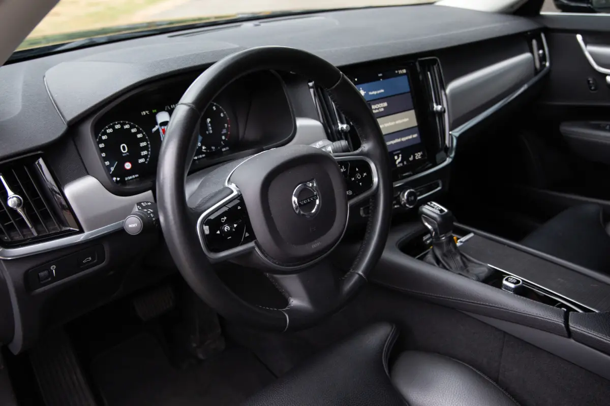 2.0 T5 Momentum , Trekhaak, Adap. cruise, Carplay,