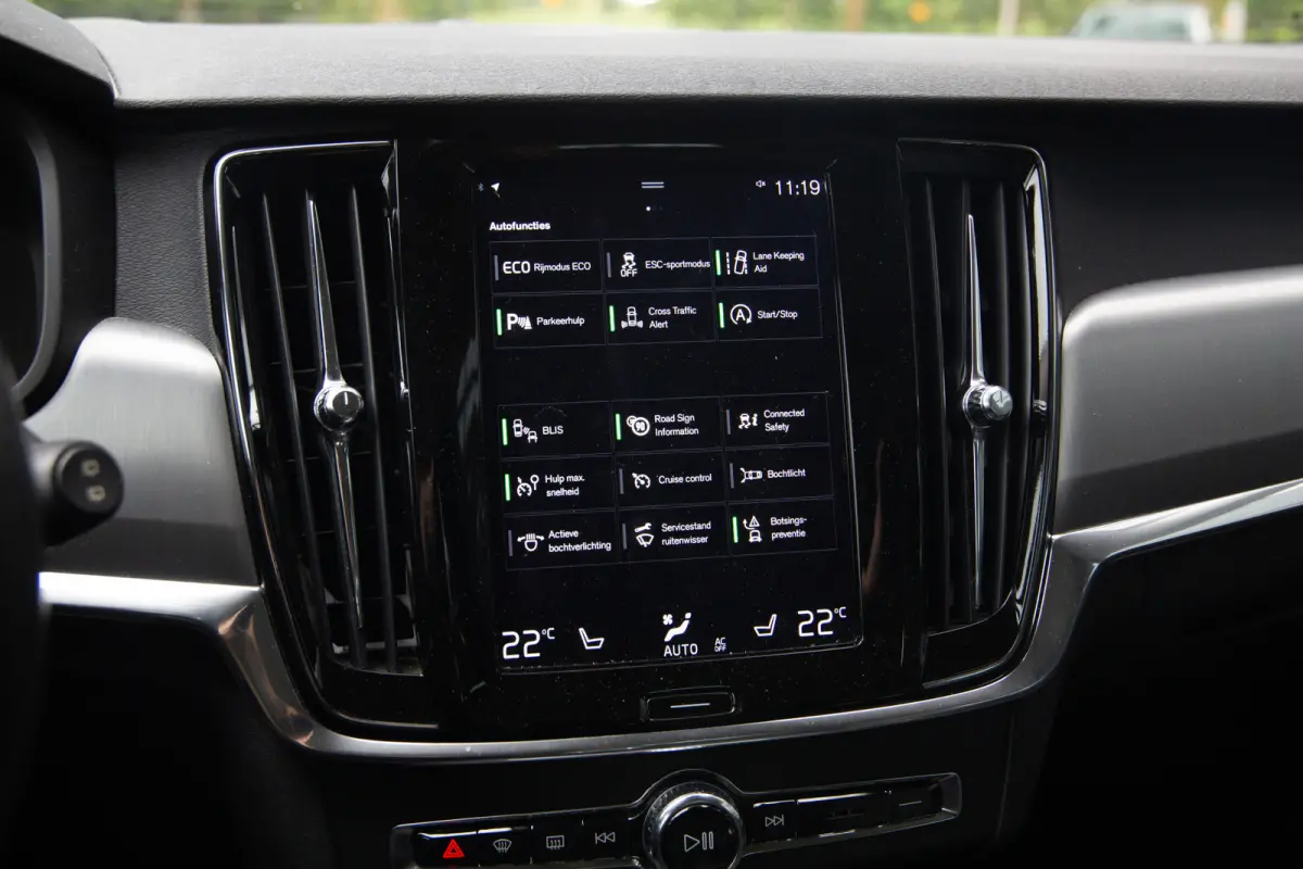 2.0 T5 Momentum , Trekhaak, Adap. cruise, Carplay,