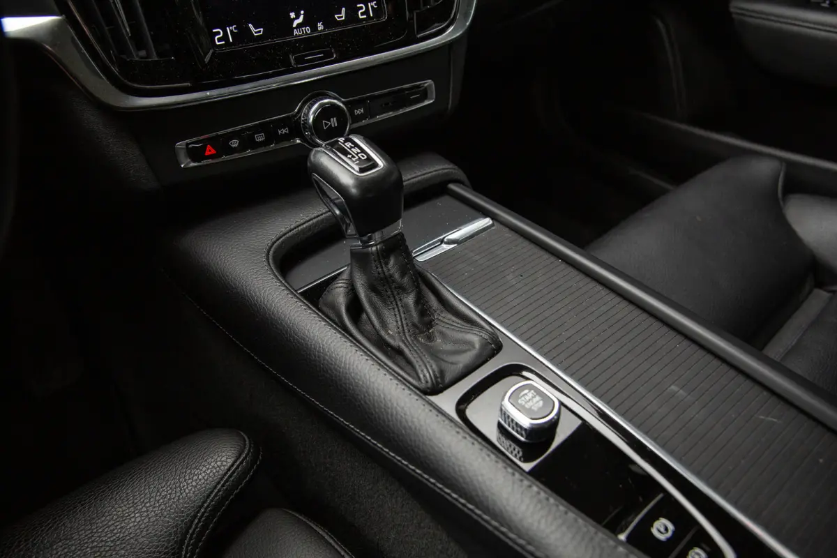 2.0 T5 Momentum , Trekhaak, Adap. cruise, Carplay,