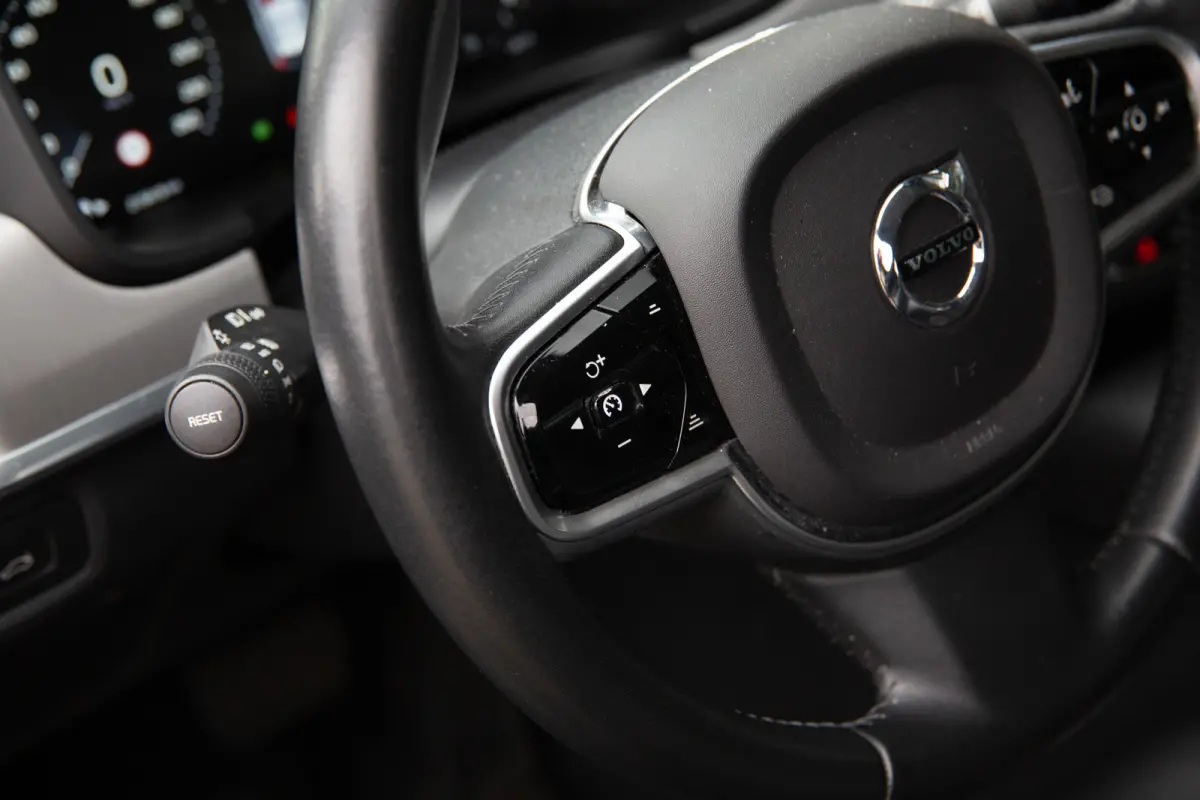 2.0 T5 Momentum , Trekhaak, Adap. cruise, Carplay,
