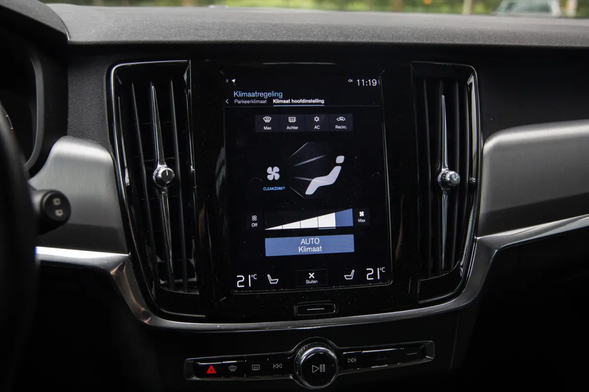 2.0 T5 Momentum , Trekhaak, Adap. cruise, Carplay,