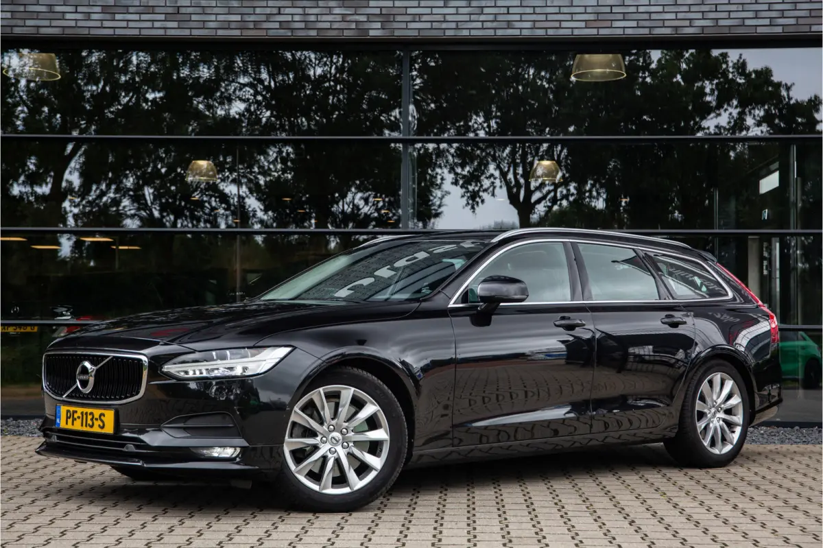 2.0 T5 Momentum , Trekhaak, Adap. cruise, Carplay,