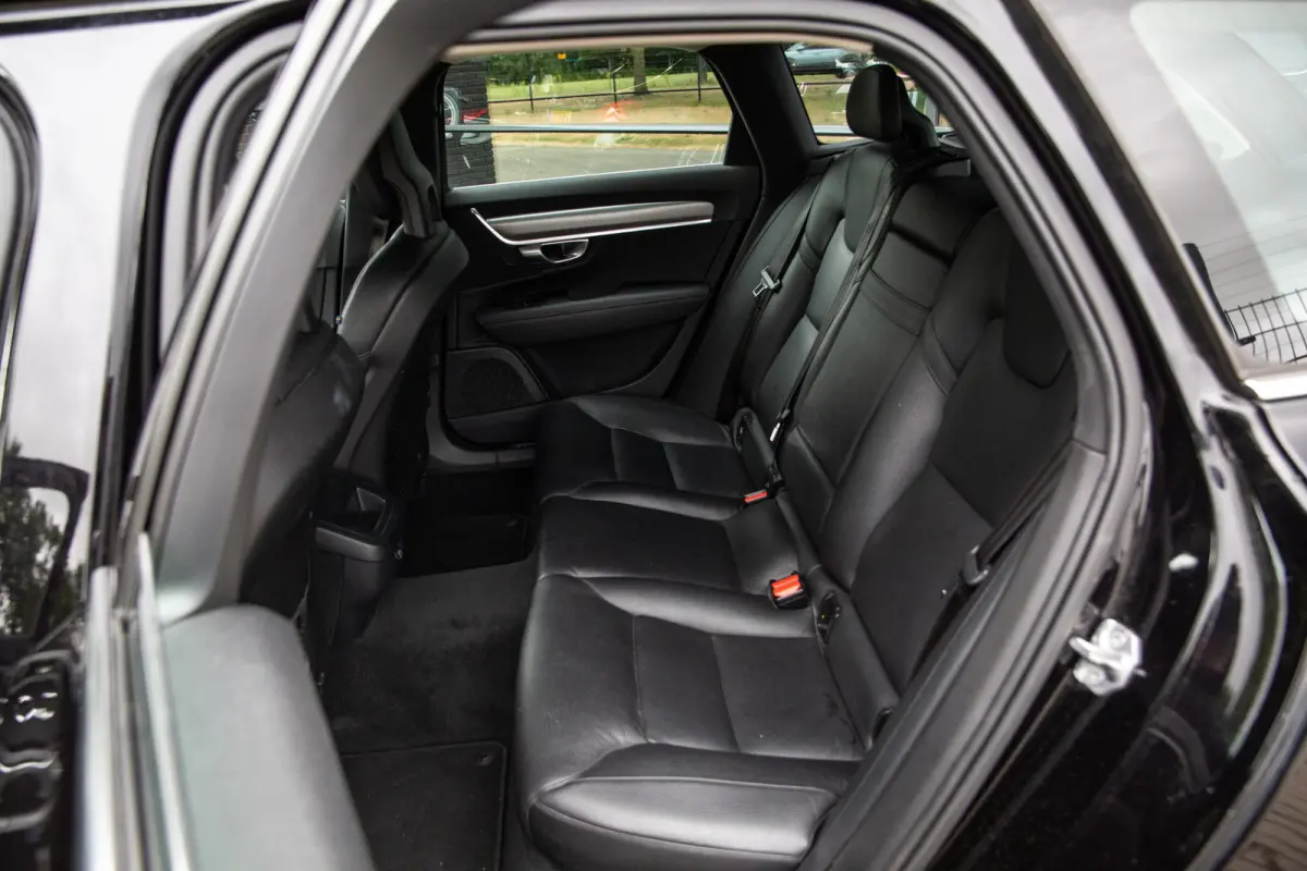 2.0 T5 Momentum , Trekhaak, Adap. cruise, Carplay,