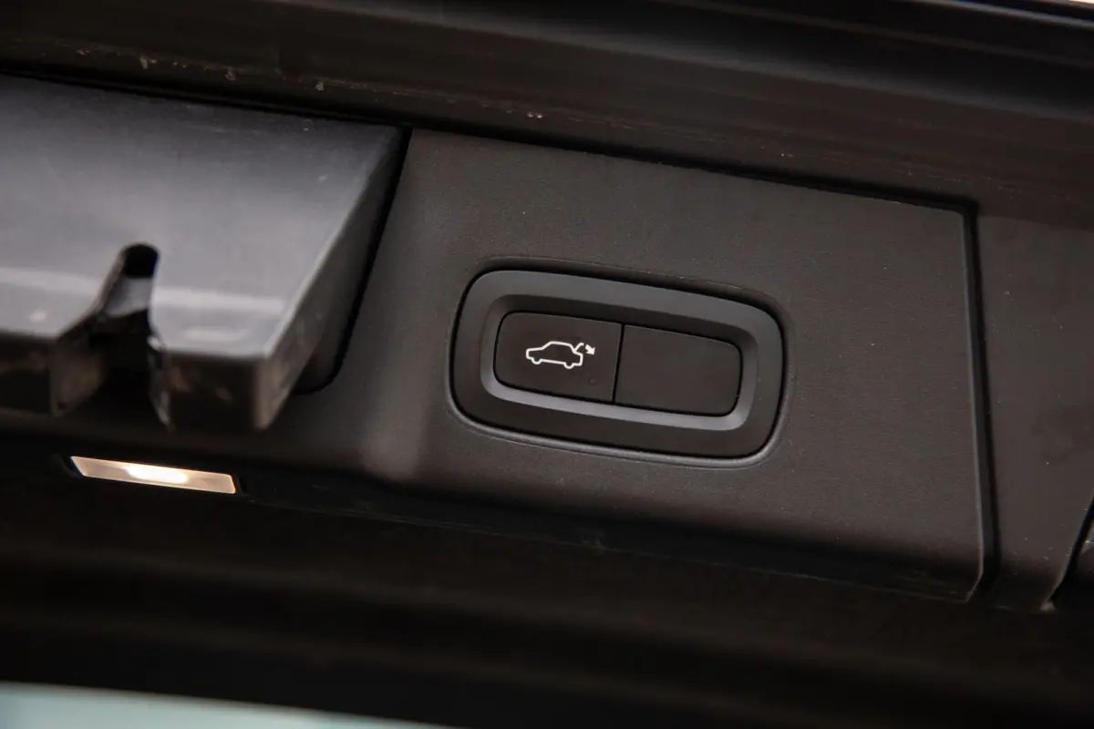 2.0 T5 Momentum , Trekhaak, Adap. cruise, Carplay,