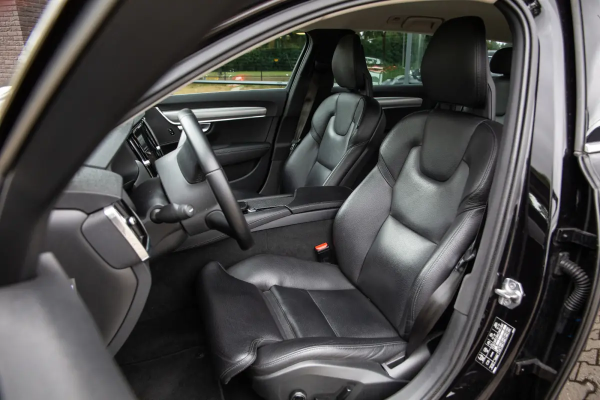 2.0 T5 Momentum , Trekhaak, Adap. cruise, Carplay,