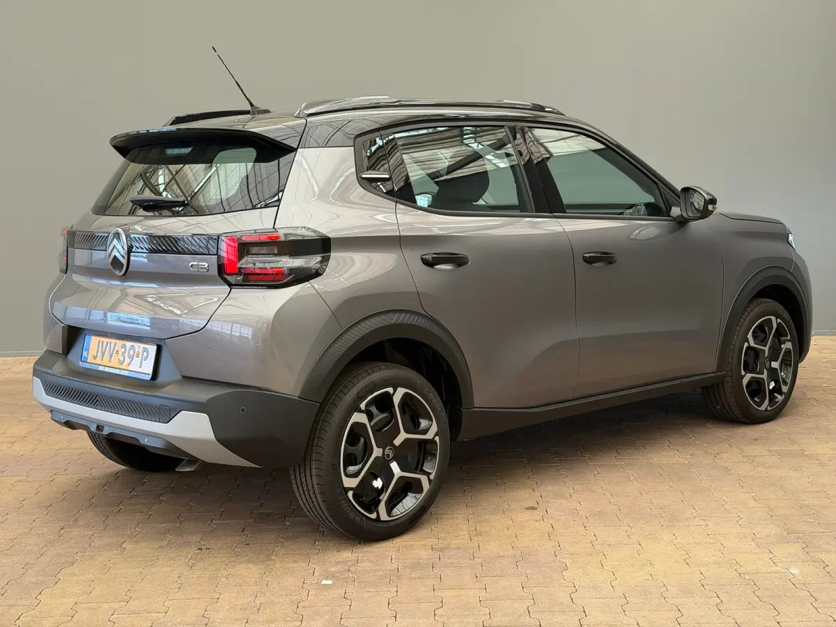 1.2 Turbo 100pk Plus DAB | Parkeersensoren V+A | Airco | 8 jaar Garantie! | Nieuw! | Achterbank in delen neerklapbaar | Airco | Buitenspiegels elektrisch inklapbaar