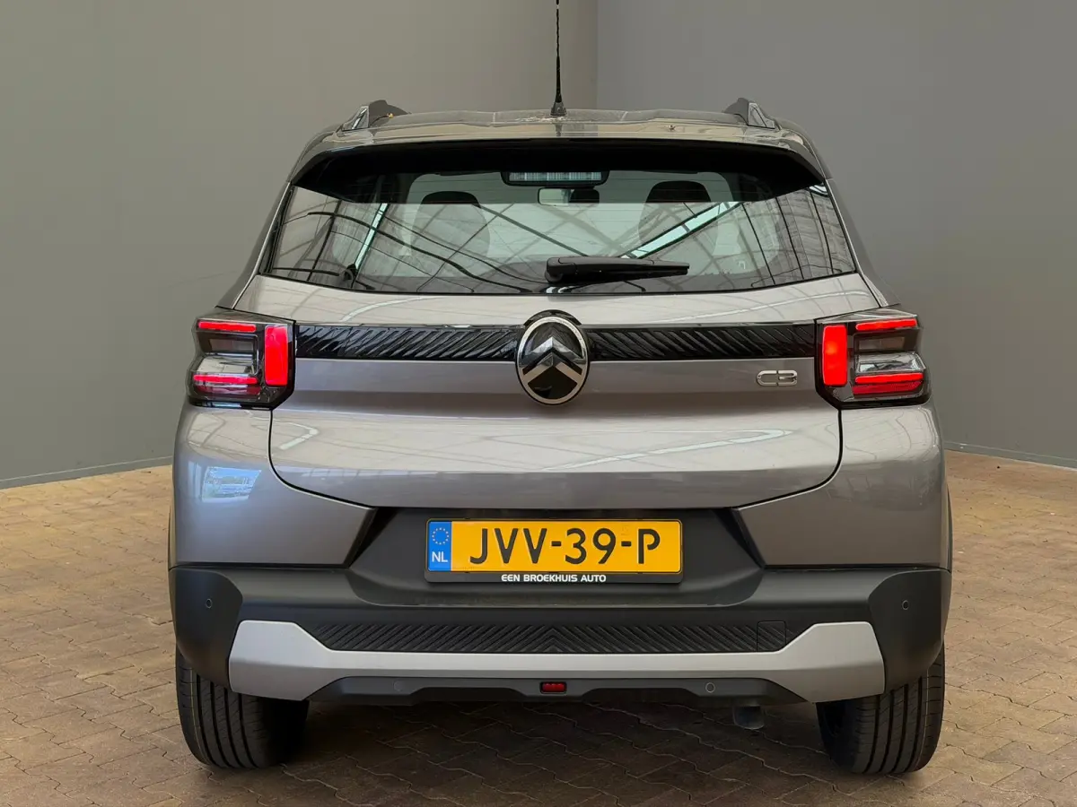 1.2 Turbo 100pk Plus DAB | Parkeersensoren V+A | Airco | 8 jaar Garantie! | Nieuw! | Achterbank in delen neerklapbaar | Airco | Buitenspiegels elektrisch inklapbaar
