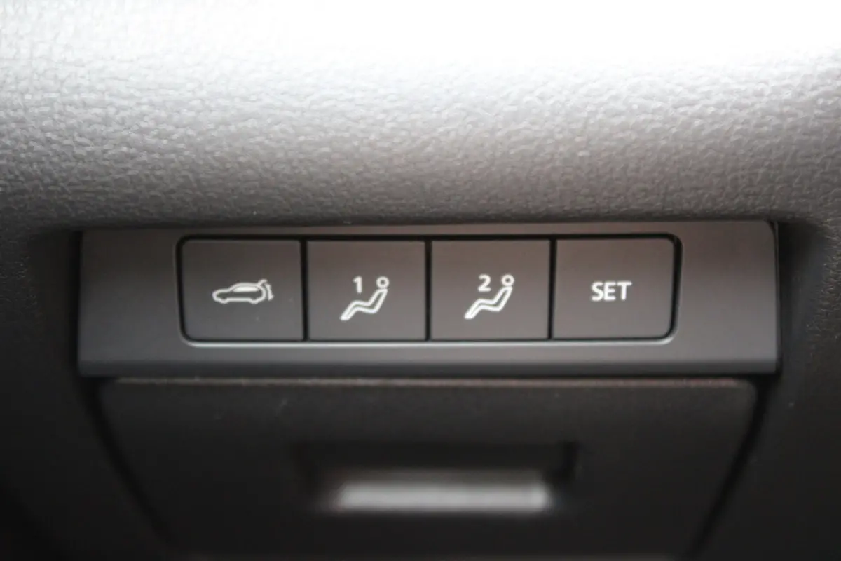 2.0 e-SkyActiv-X M Hybrid Luxury