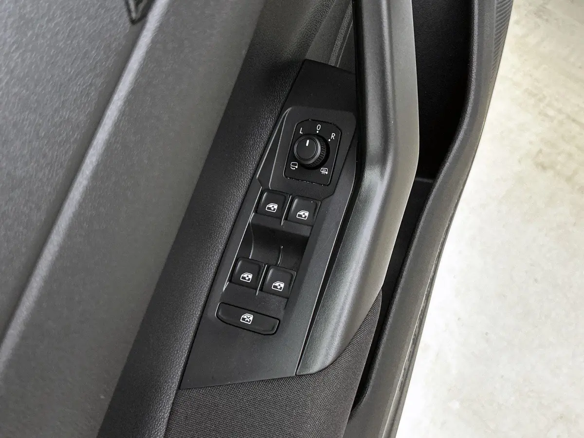 1.0 TSI Life Business | 95 PK | Apple Carplay/Android Auto | Parkeer sensoren voor en achter | Climatronic (automatische airco) | Adaptieve Cruise Control | Stoelverwarming |